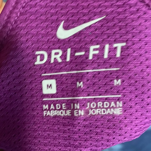 Purple Nike workout top medium - Picture 3 of 3